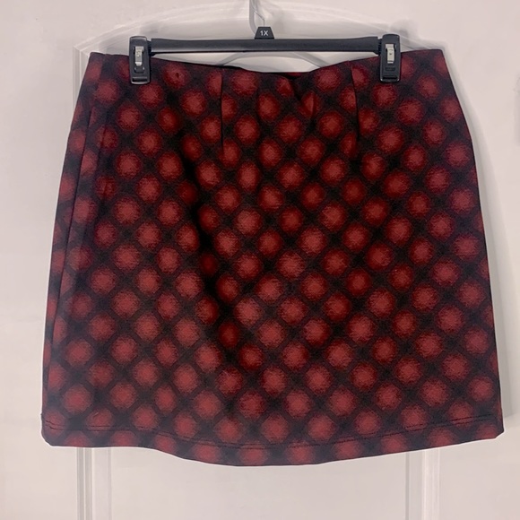 Red plaid Mini skirt by Maurice’s. Size 18w elastic waist - Picture 2 of 4